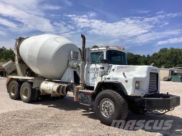 Mack DM690S شاحنات أخرى