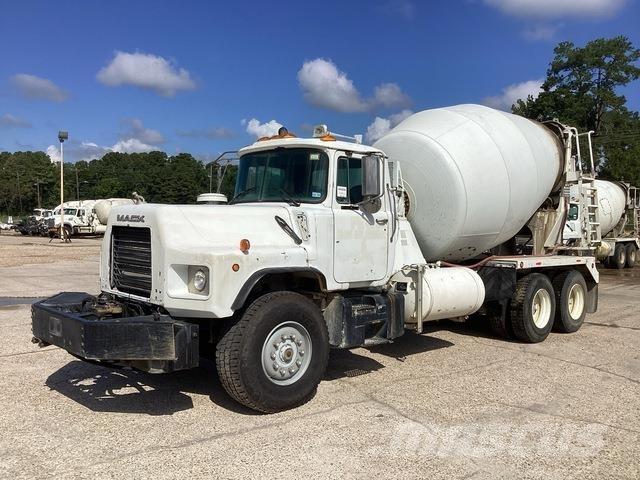 Mack DM690S شاحنات أخرى