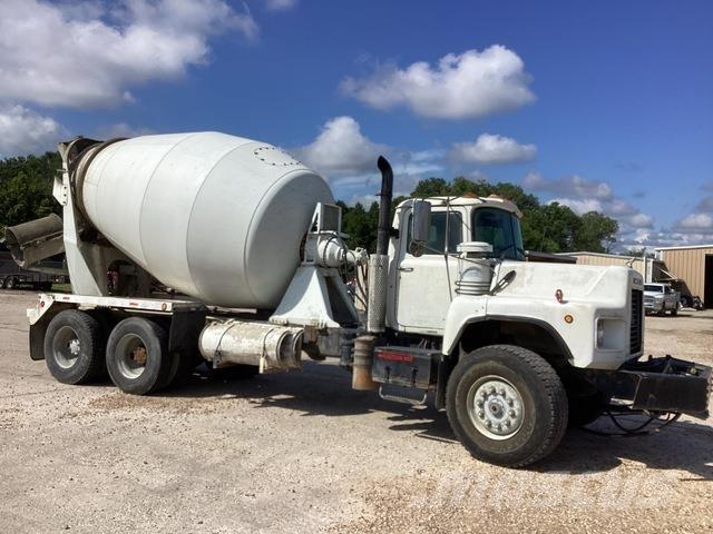 Mack DM690S شاحنات أخرى