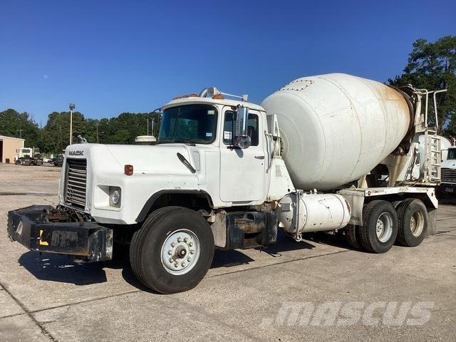 Mack DM690S شاحنات أخرى