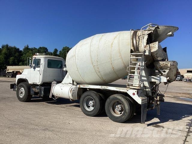 Mack DM690S شاحنات أخرى