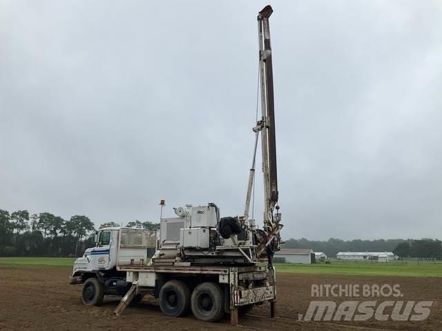 Mack DMM6906S شاحنات المعدات  المحمولة لحفر الآبار