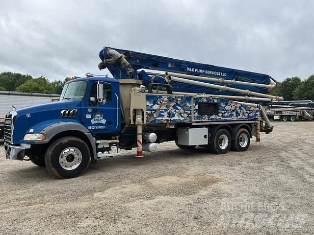 Mack GR64B مضخات خرسانة