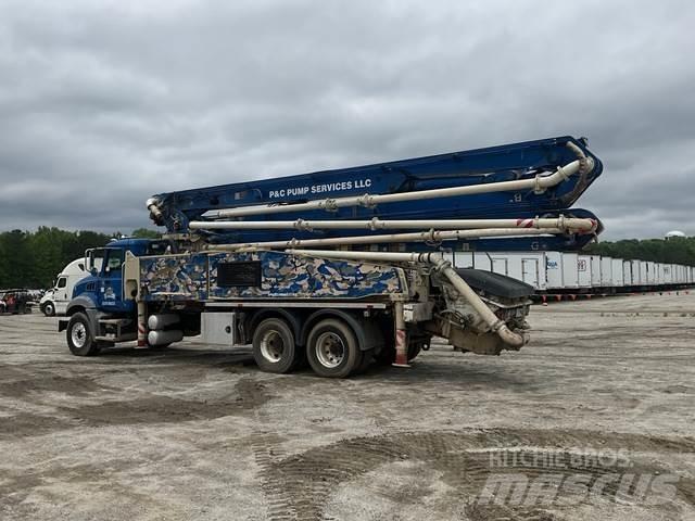 Mack GR64B مضخات خرسانة