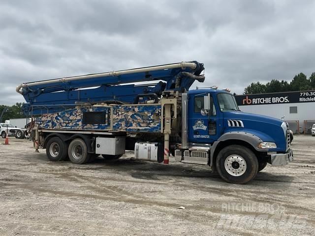 Mack GR64B مضخات خرسانة