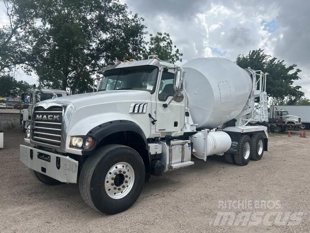 Mack GR64F شاحنات أخرى