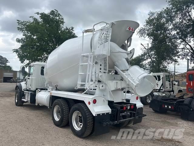Mack GR64F شاحنات أخرى