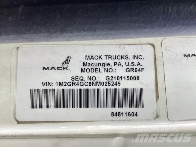 Mack GR64F شاحنات قلابة
