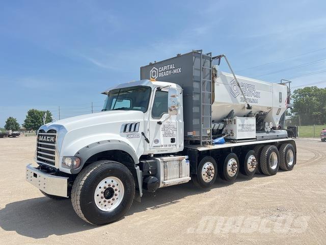 Mack GR64F شاحنات خرسانة