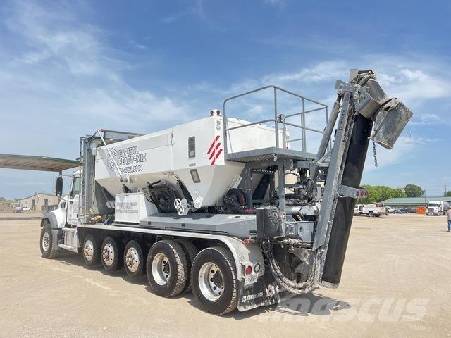 Mack GR64F شاحنات خرسانة
