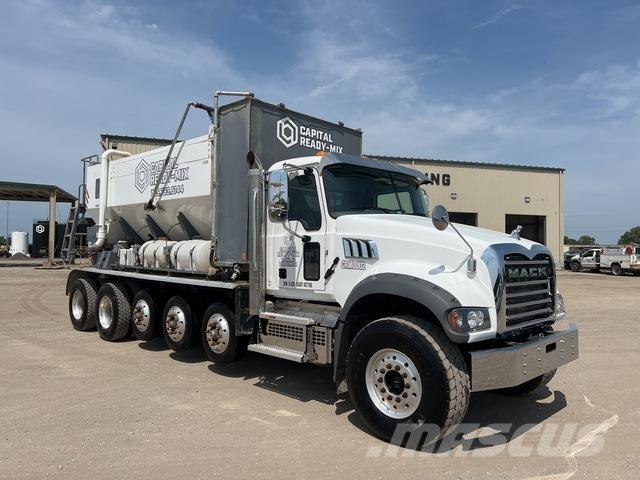 Mack GR64F شاحنات خرسانة