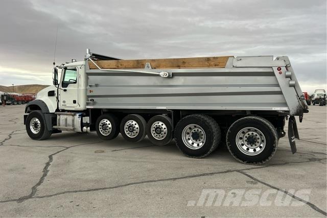 Mack GR64F شاحنات قلابة