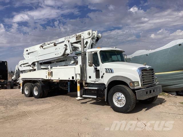 Mack GR64F مضخات خرسانة