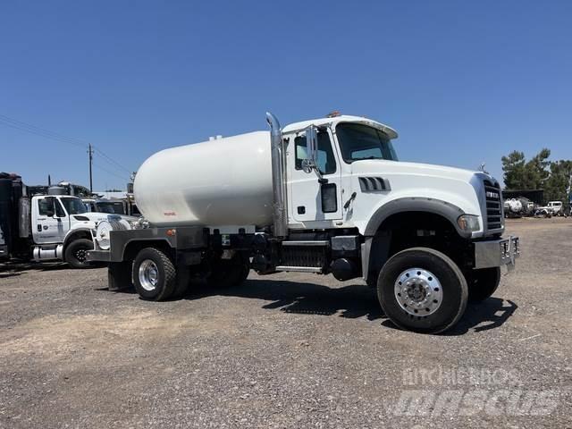 Mack GU432 شاحنات ذات صهاريج