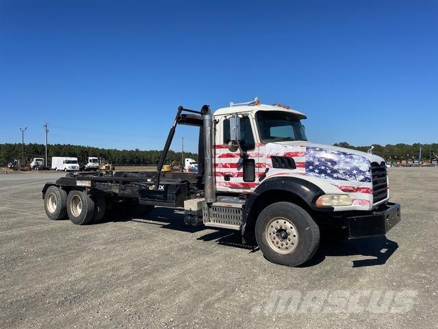 Mack GU533 شاحنات الرافعات الخطافية