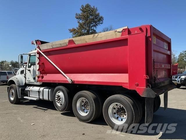Mack GU713 شاحنات قلابة
