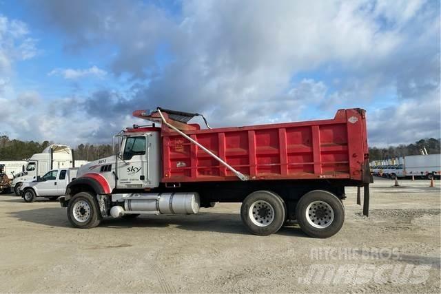 Mack GU713 شاحنات قلابة
