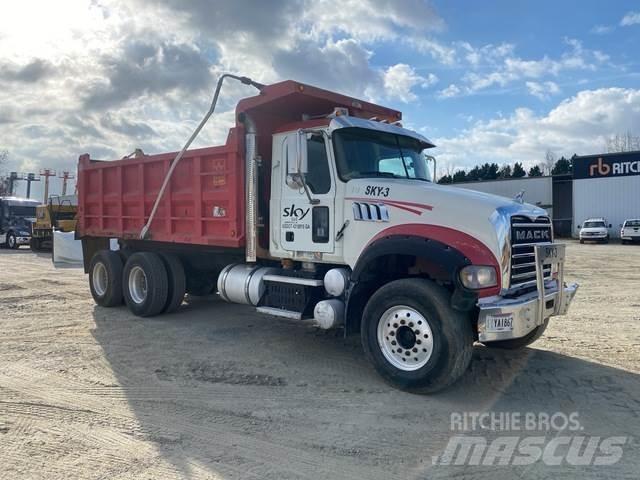Mack GU713 شاحنات قلابة