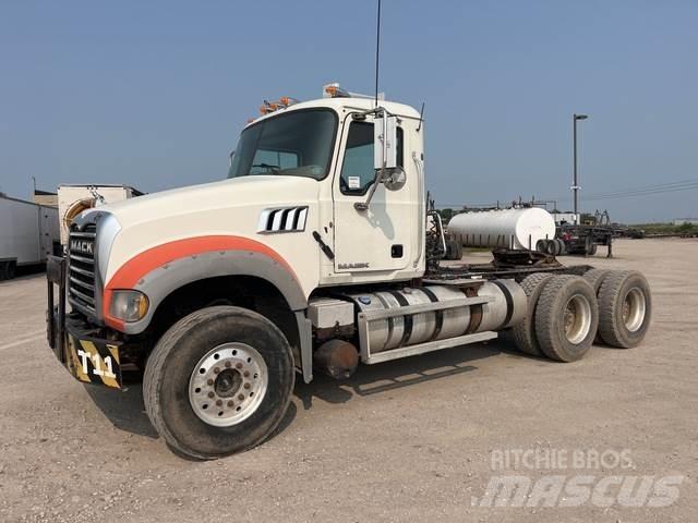 Mack GU713 وحدات الجر