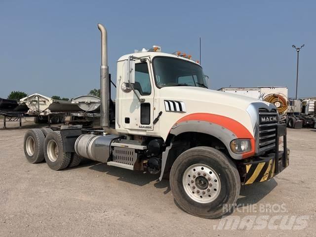 Mack GU713 وحدات الجر