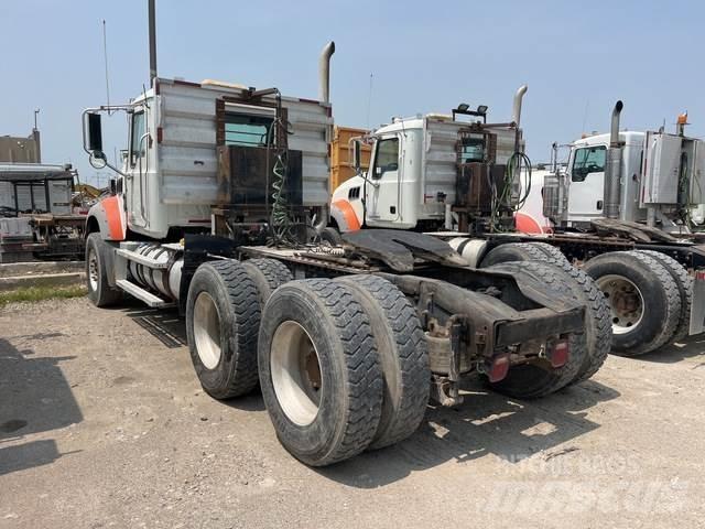 Mack GU713 وحدات الجر