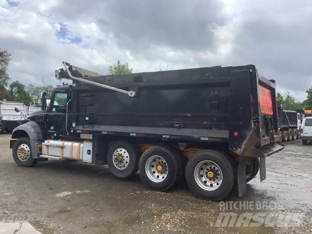Mack GU713 شاحنات قلابة
