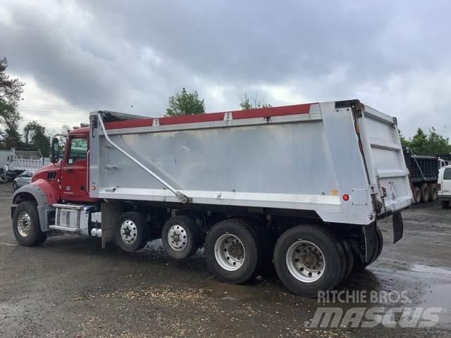 Mack GU713 شاحنات قلابة