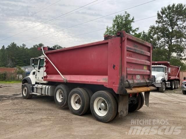 Mack GU713 شاحنات قلابة