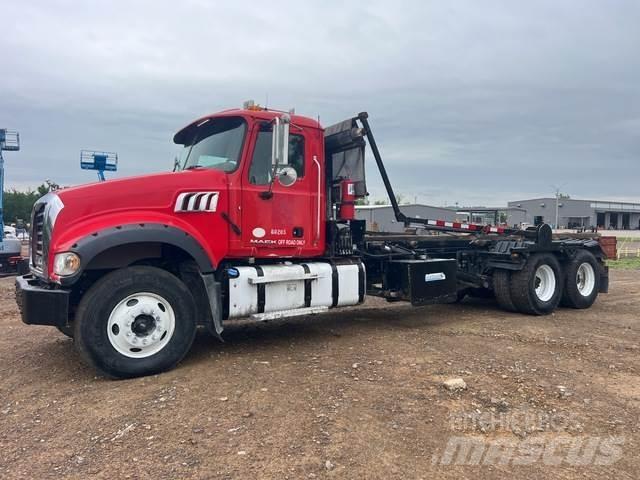 Mack GU713 شاحنات لوادر