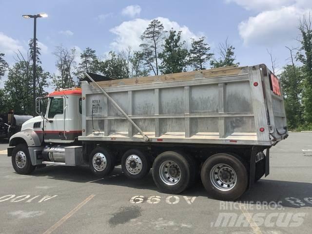 Mack GU713 شاحنات قلابة