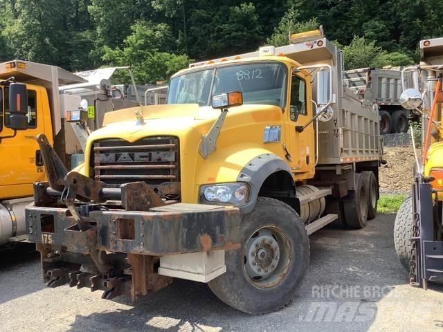 Mack GU713 حراثات ونصول الجليد