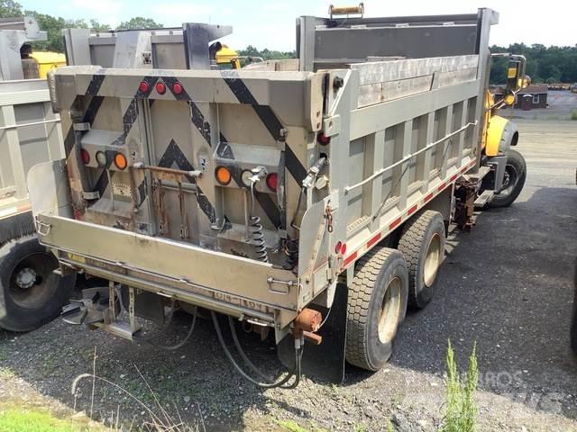 Mack GU713 حراثات ونصول الجليد