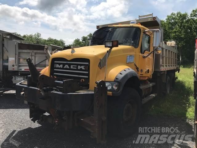 Mack GU713 حراثات ونصول الجليد