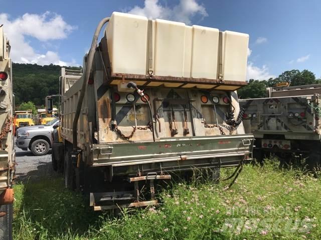 Mack GU713 حراثات ونصول الجليد