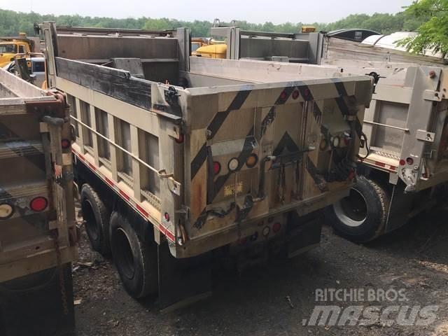 Mack GU713 حراثات ونصول الجليد