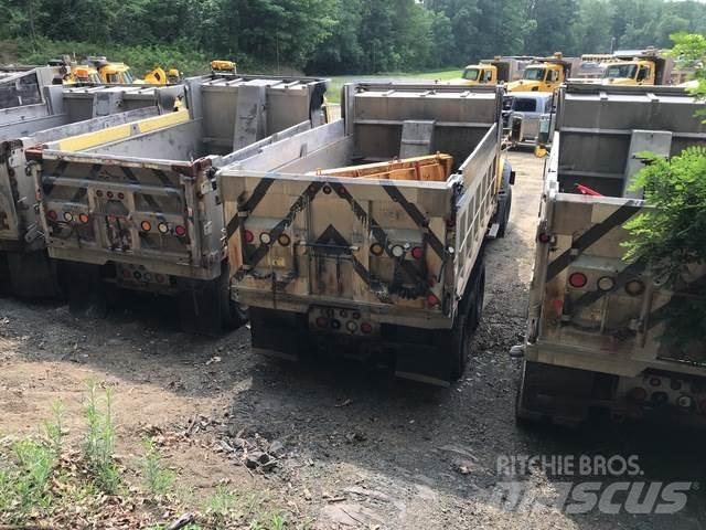 Mack GU713 حراثات ونصول الجليد