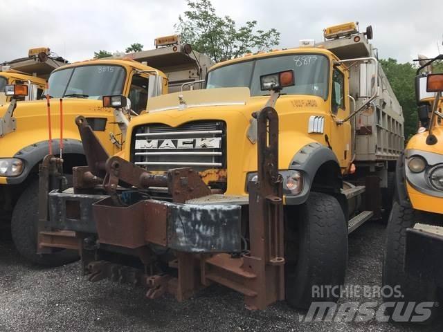 Mack GU713 حراثات ونصول الجليد