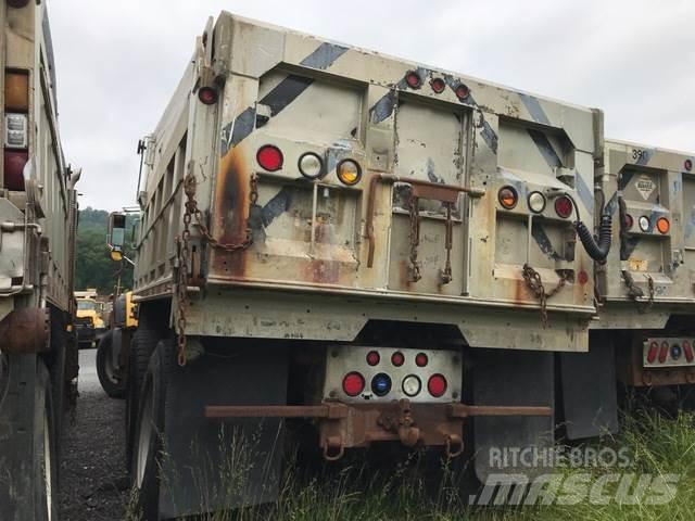 Mack GU713 حراثات ونصول الجليد
