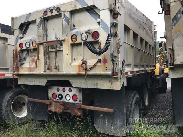 Mack GU713 حراثات ونصول الجليد