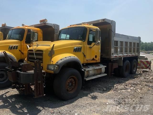 Mack GU713 حراثات ونصول الجليد