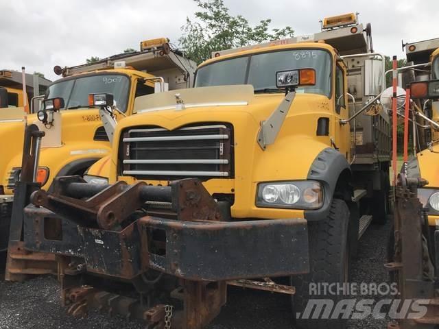 Mack GU713 شاحنات قلابة