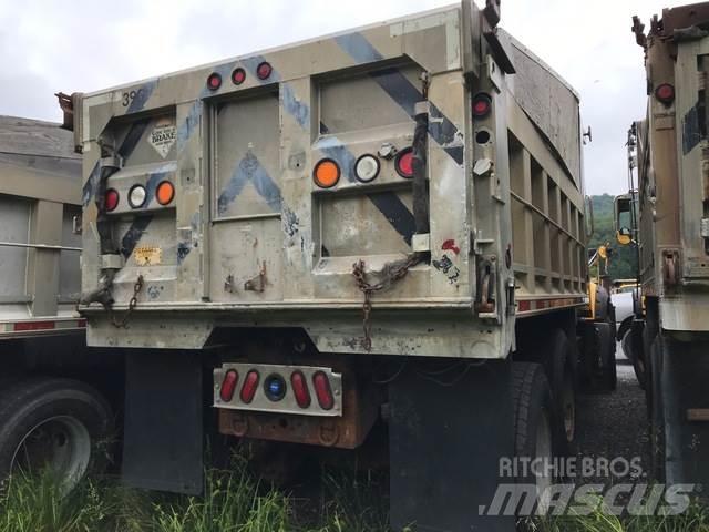 Mack GU713 شاحنات قلابة