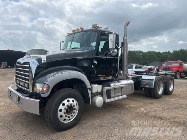 Mack GU713 وحدات الجر