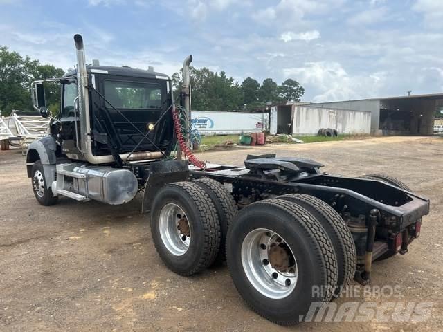 Mack GU713 وحدات الجر
