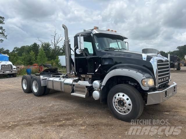 Mack GU713 وحدات الجر