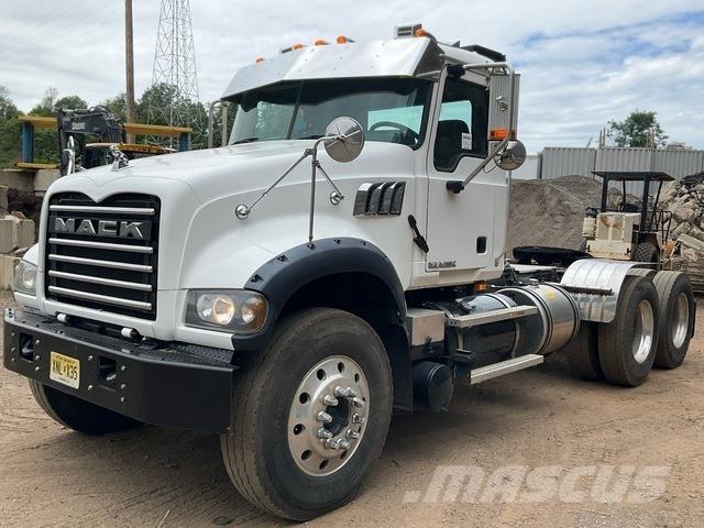 Mack GU713 وحدات الجر