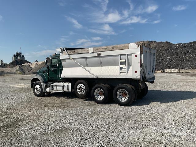 Mack GU713 شاحنات قلابة
