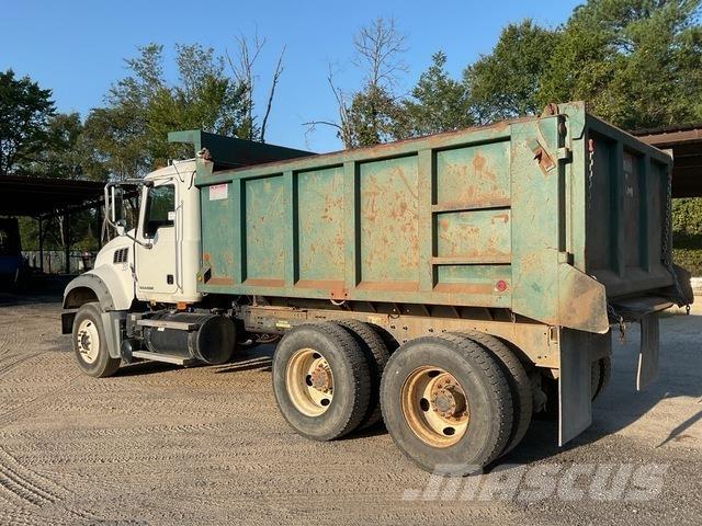Mack GU713 شاحنات قلابة