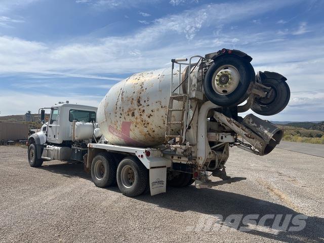 Mack GU713 شاحنات أخرى