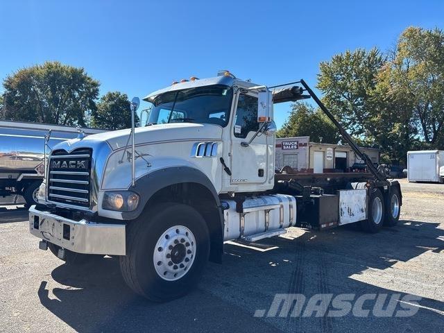 Mack GU713 شاحنات لوادر